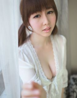 嫩模被强到高潮呻吟